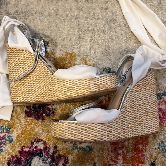 White wrap around platform sandals - Picture 5 of 9